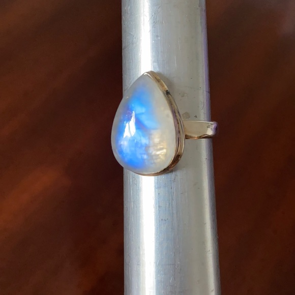 Sterling silver teardrop moonstone ring - Picture 1 of 9